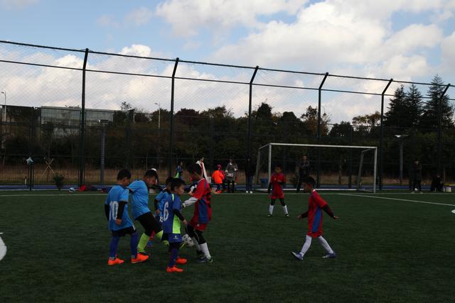 钟鼓和鸣逐绿茵 百面崇阳铜鼓奏响“楚超”咸宁主场